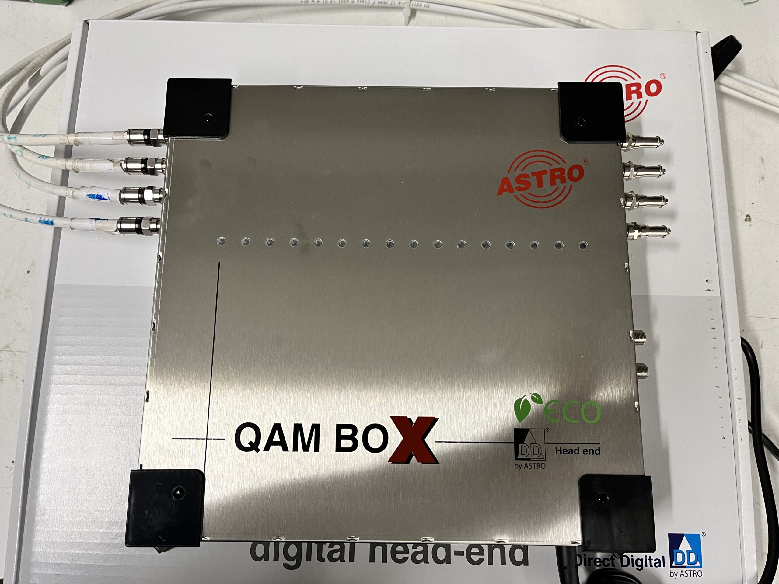 ASTRO QAM BOX Digital Headend zur Umsetzung von DVB-S2 Satellitensignalen in QAM Kabelsignal installiert von TV-SAT Nagel Düsseldorf