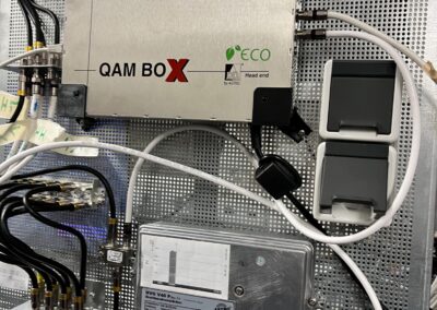 ASTRO QAM Box Kopfstation zur Umsetzung von Satellitensignalen in Kabel-TV für ein Hotelprojekt in Düsseldorf mit professioneller Signalaufbereitung