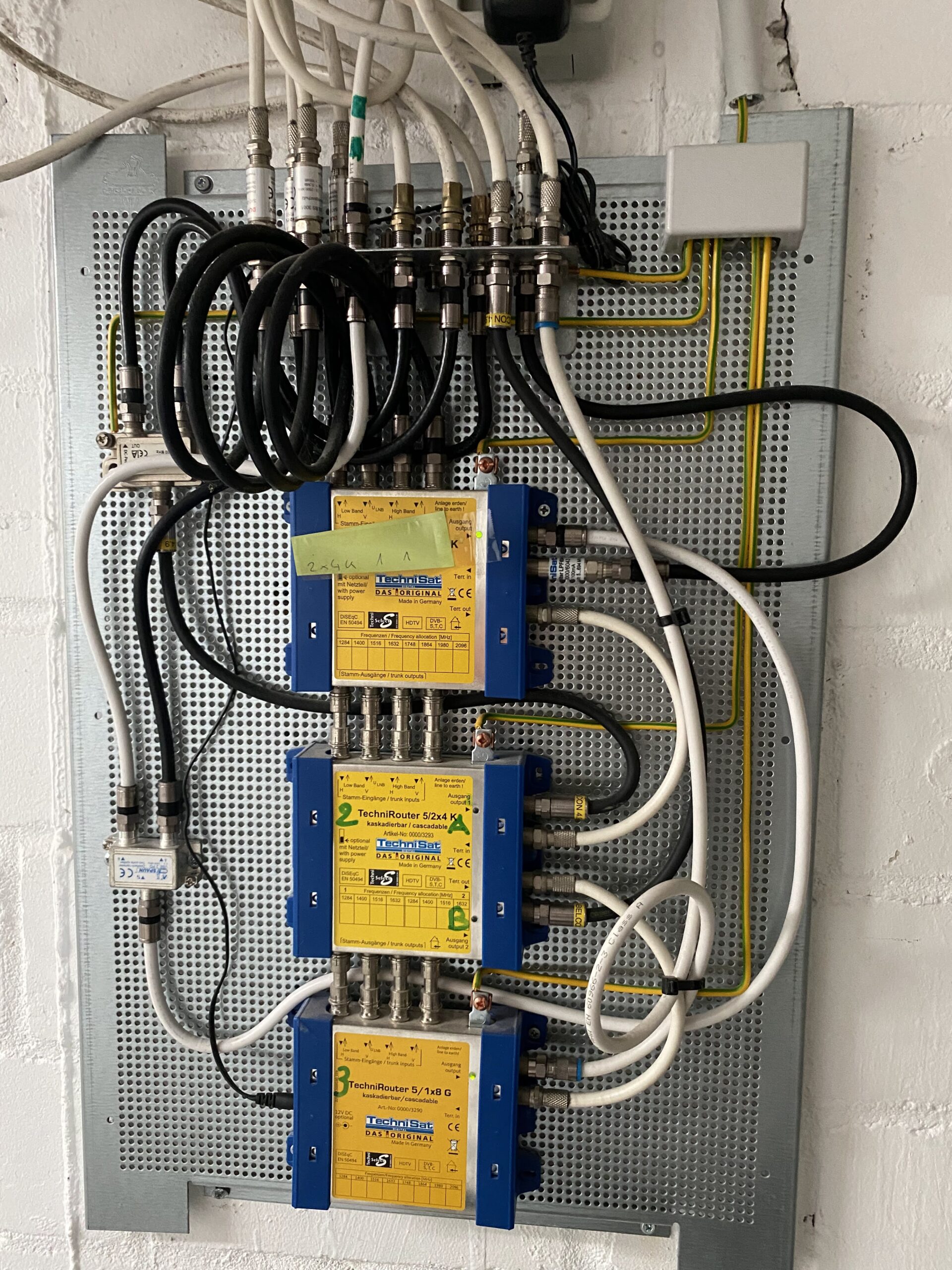 SAT Einkabelanlage mit SCR Frequenzverteilung in einem Mehrfamilienhaus in Düsseldorf Holthausen