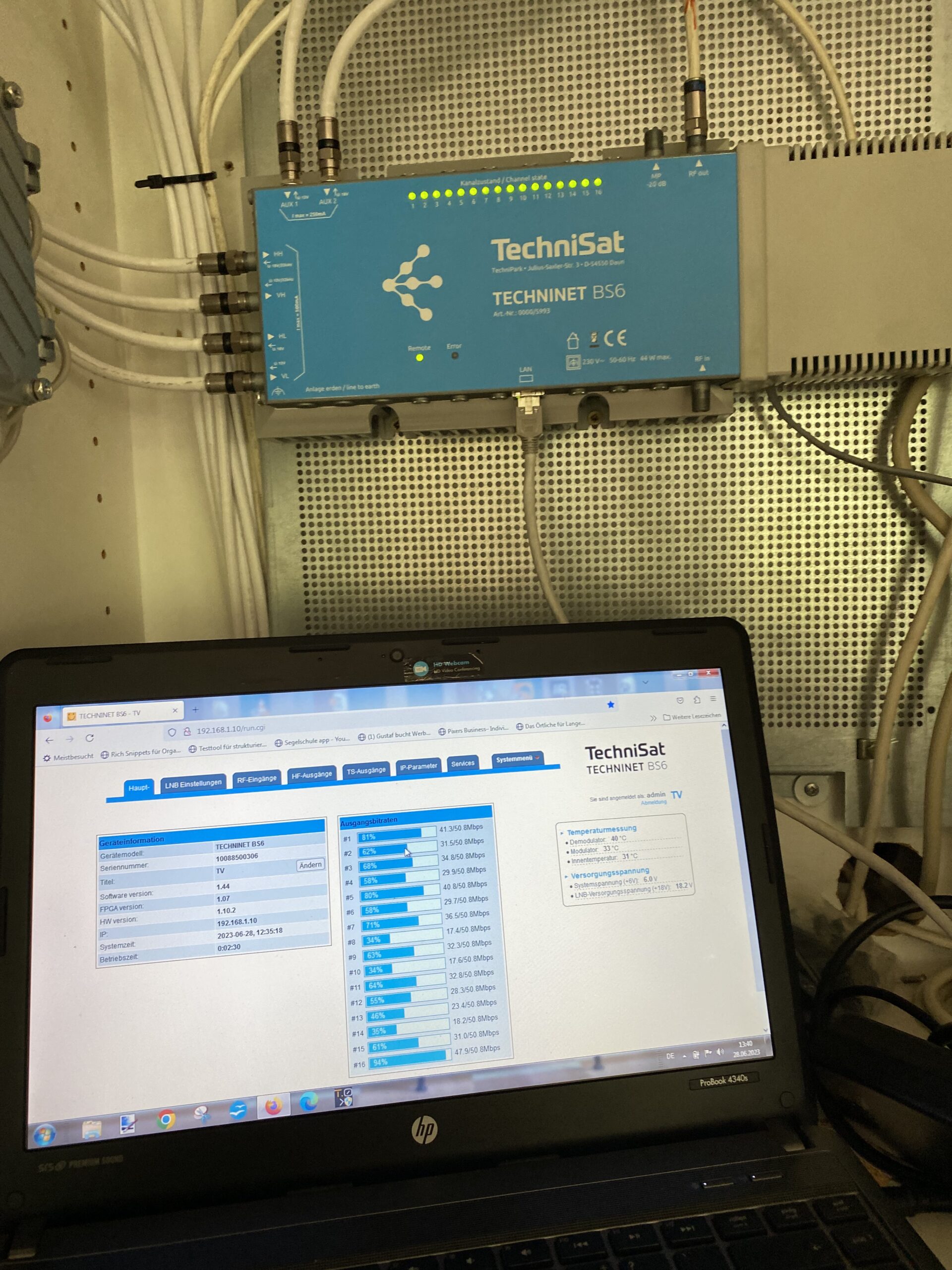 Konfiguration der TechniSat TECHNINET BS6 Kopfstation über Laptop zur Einspeisung von Satellitenprogrammen in die Kabelanlage eines Hotels