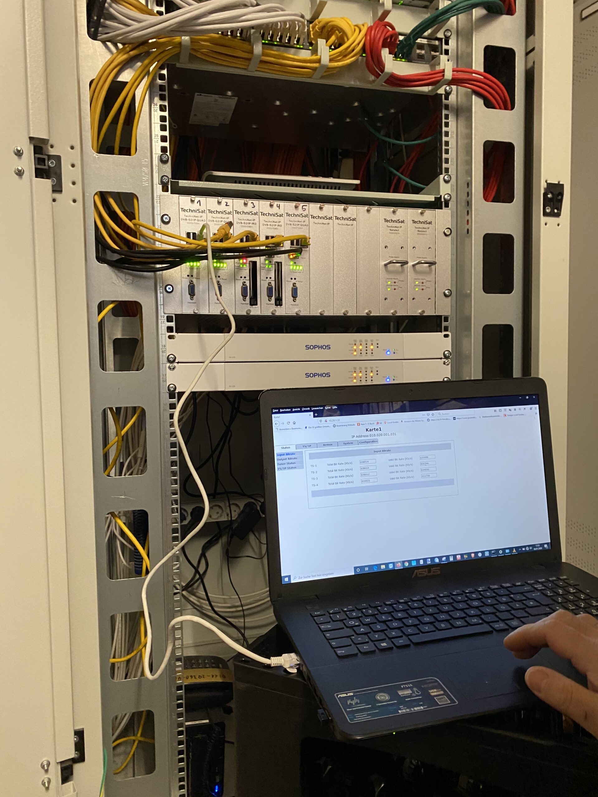 Technische Konfiguration einer TechniSat TechniNet IP Anlage über Laptop im Hotel Am Vogelsanger Weg in Düsseldorf-Mörsenbroich