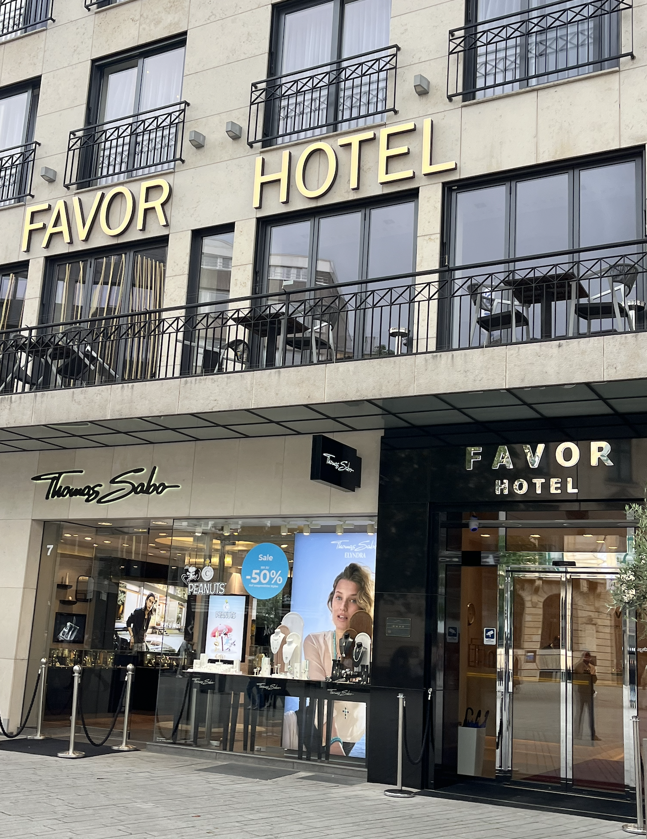 Außenansicht Hotel Favor Düsseldorf Königsallee TV Störung Hotel Fernsehanlage