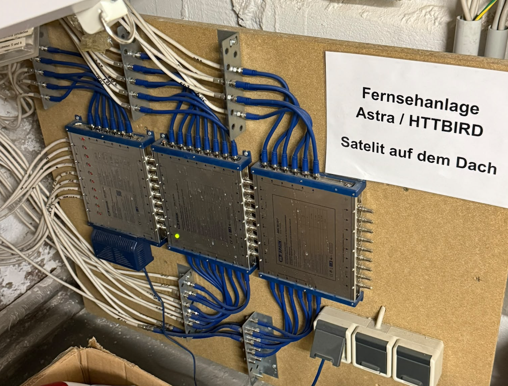Spaun Multischalter Astra 19,2 Grad Hotbird 13 Grad Hotel Fernsehanlage Düsseldorf TV Techniker
